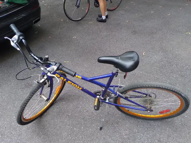 Bikes for youths and adults / vélos pour jeunes et adultes in Mountain in City of Montréal - Image 8