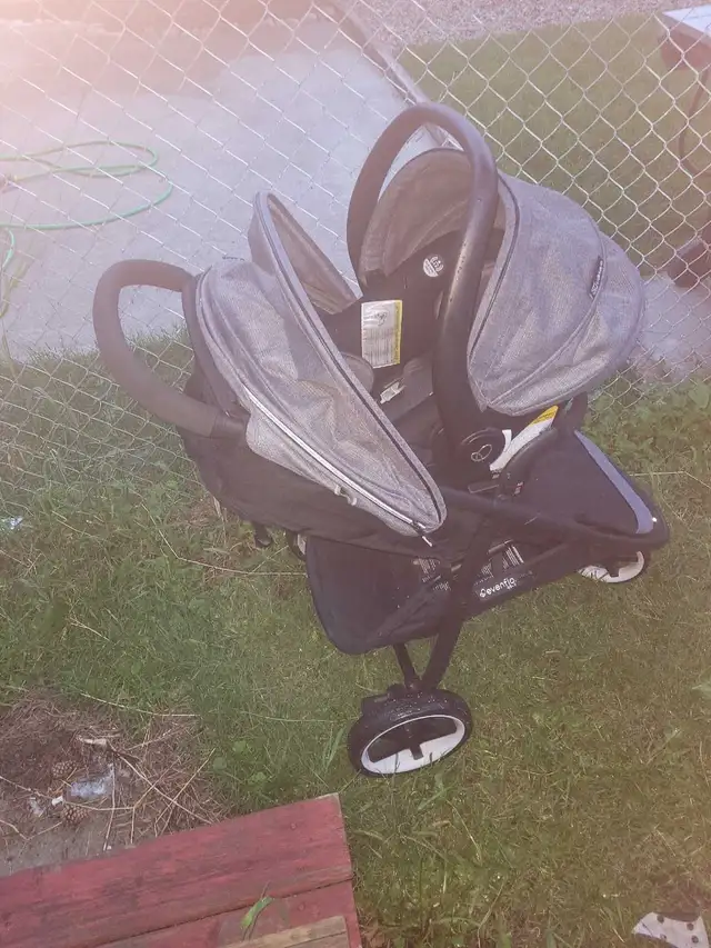 evenflo stroller and carseat with base in Strollers, Carriers & Car Seats in Edmonton - Image 3
