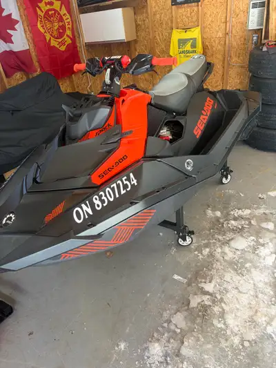 2022 Seadoo spark trixx 73 hours Comfort seat ( including stock seat with sale) Hydro turf Linq moun...