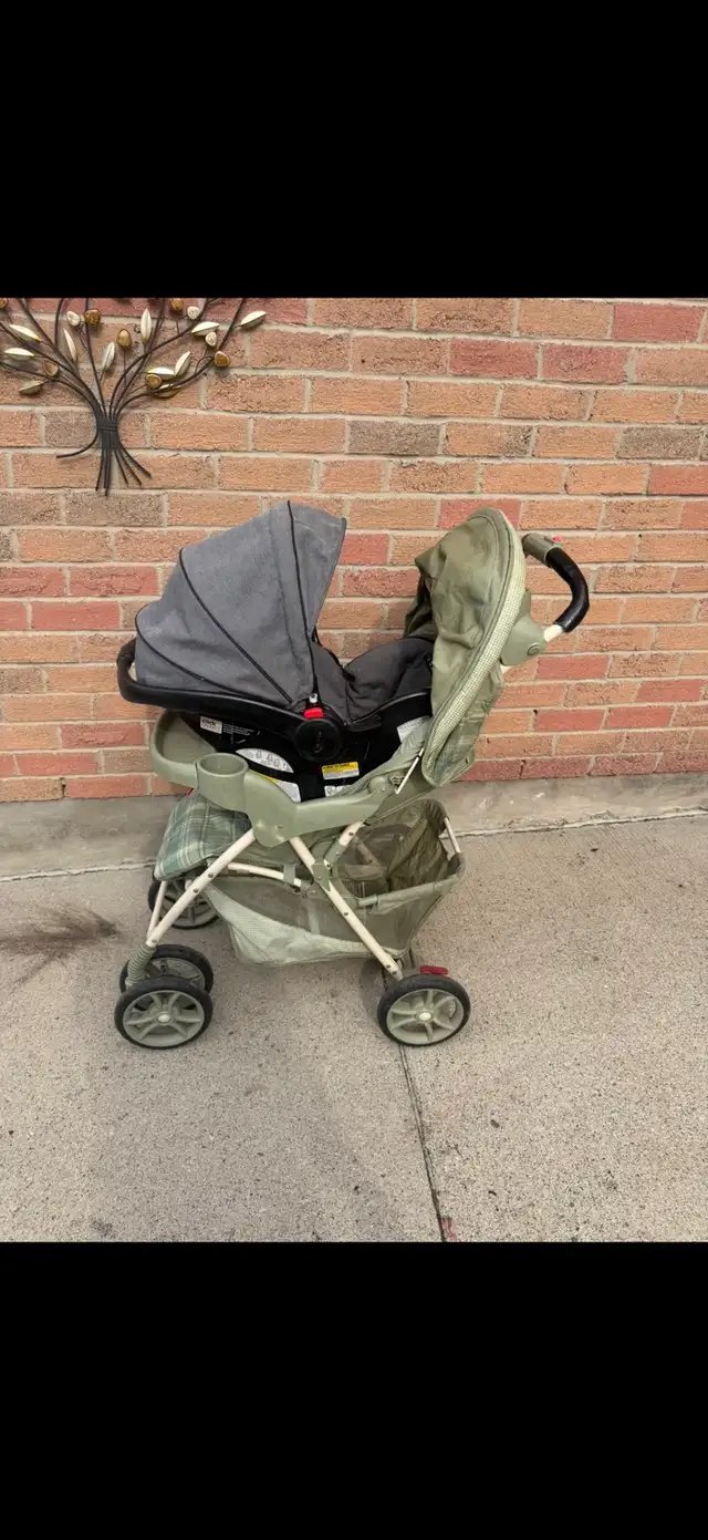 Stroller With Attachable Baby Seat in Strollers, Carriers & Car Seats in Mississauga / Peel Region - Image 2