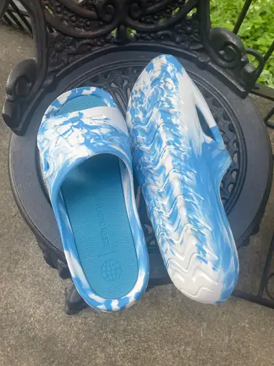 NEW Adidas Adicane slides. Size: 11, View more