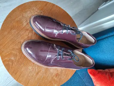 Specifications: - Material: Patent Leather - Colour: Burgundy - Style: Oxfords - Closure: Lace-up -...