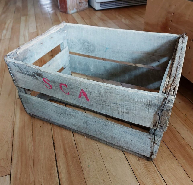 *bien LIRE l'annonce* Boîte en bois Caisse VINTAGE Wooden Crate dans Art et objets de collection  à Ville de Montréal