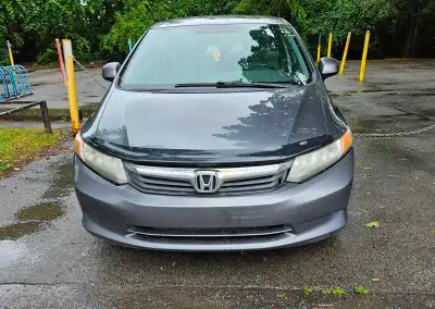 Bonjour, je met ma Honda Civic 2012 à vendre. Presentement 215 000km ,automatique, excellente mécani...