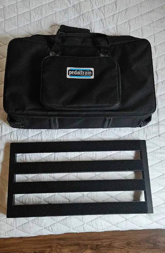 Pedalboard and its original case in Amps & Pedals in City of Toronto - Image 2