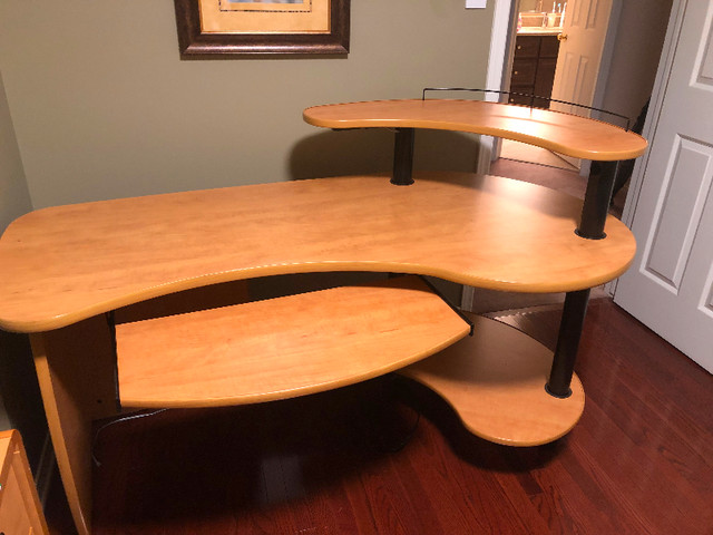 Kidney Shape Desk in Desks in Ottawa