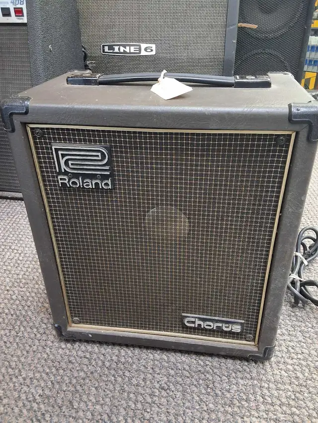 Roland Cube-60   Chorus Guitar Amp in Amps & Pedals in City of Toronto - Image 2