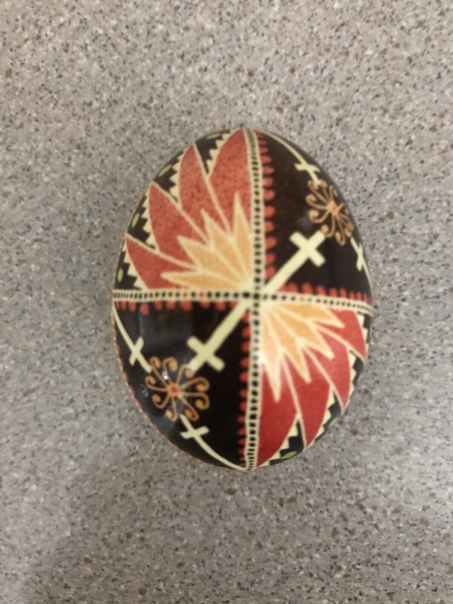 Real. Blown, Handmade, Hand Painted Pysanky  Egg dans Art et objets de collection  à Bedford - Image 2