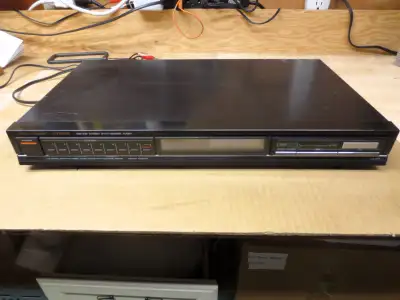 Fisher am/fm synthesizer tuner FM 271, View more