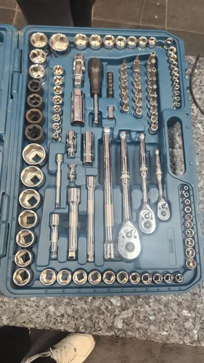 like new signet socket set up to 11/4 inxh socket case wrenches will delivee in edmonton,170 to repl...