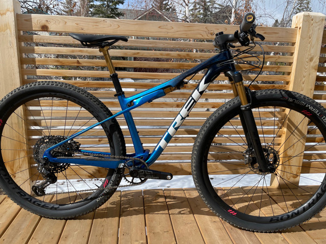 Trek Supercaliber 9.9 XTR 2023 size S in Mountain in Banff / Canmore