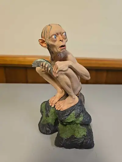 Add to your Lord of the Rings collection with this stunning Smeagol Gollum sculpture from Weta Colle...