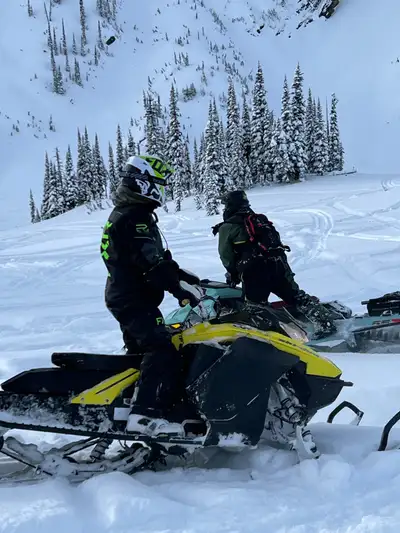2017 Ski Doo 850, 163. Just had rave valves cleaned/serviced and sled gone through. It was given a c...