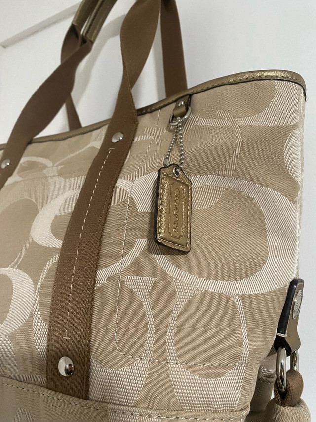 Coach handbag dans Femmes - Sacs et portefeuilles  à Ville de Montréal - Image 2
