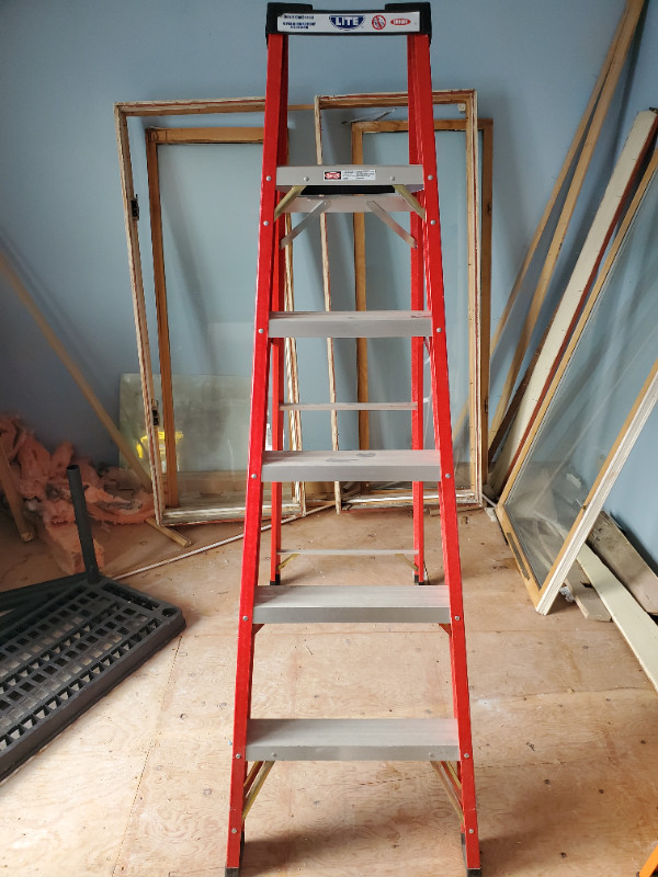 Industrial LITE 6ft Fibreglass Step Ladder Like New Ladders