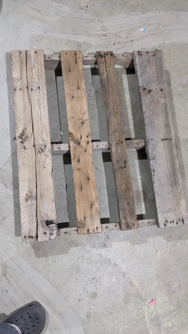 Wooden pallet