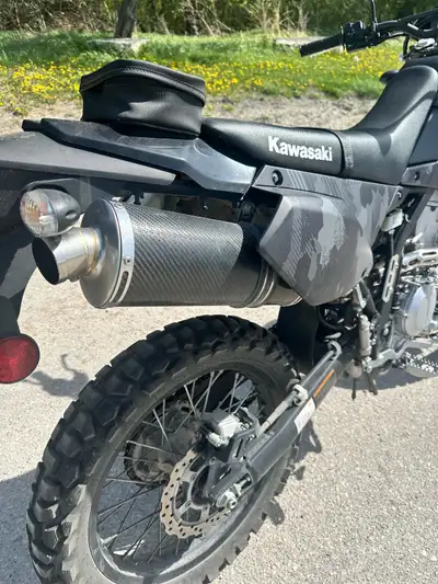 i am selling my grey camo klx300 duel sport, both breaks work great the tires are brand new, no prob...