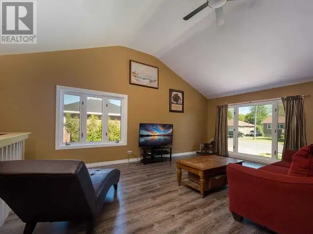 Modern 3 bedrooms plus den house in New Sudbury in Long Term Rentals in Sudbury - Image 7