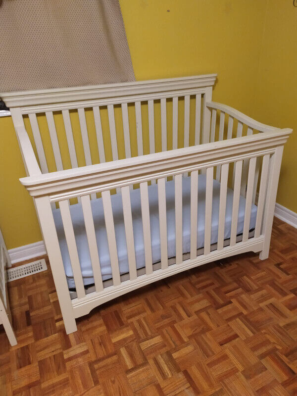 Convertible Crib in Cribs in Oakville / Halton Region