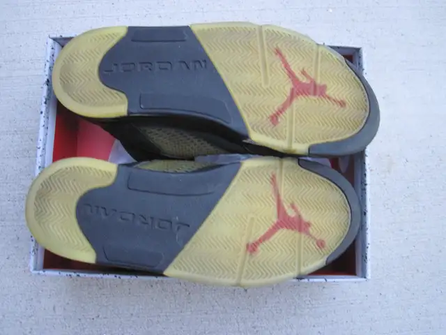 Jordan 5 Size 12 in Men's Shoes in Markham / York Region - Image 5