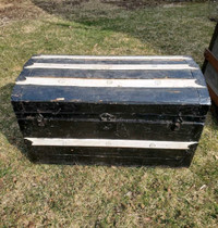 Antique dome top trunk