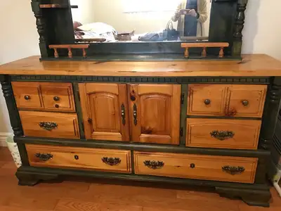 Bedroom set Dresser hutch and night table. Very good condition. Made in Quebec Solid wood. Green and...