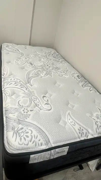 Brand new with tags Comes with free mattress protector worth $250 Bought for $2000+ 10 years of warr...