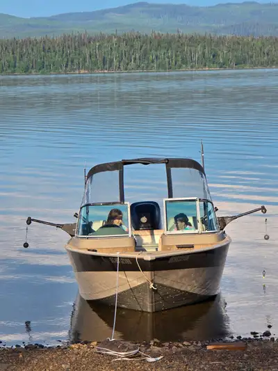 Deep V reverse chine hull, 2 aerated live bait wells, sealed cubbies in bow, one is wired for batter...