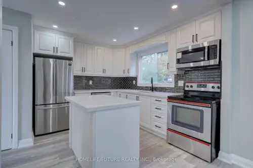 • 2 story house in great neighborhood, located in Oshawa • Rent $2,400 per month • Plus 75% Utilitie...