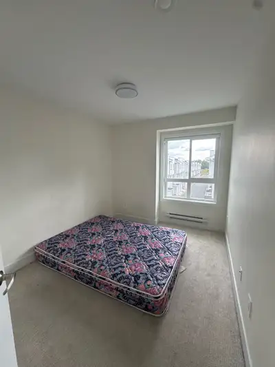 Private Room available full townhouse private room with 2 bathrooms laundry+wifi included in rent fo...