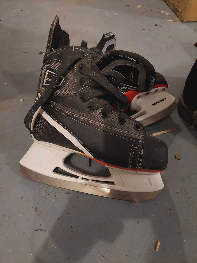 Good Skates  in Hockey in Renfrew - Image 2