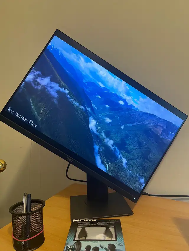 Monitor DELL 24 pouces -parfait pour le télétravail in Monitors in City of Montréal - Image 4