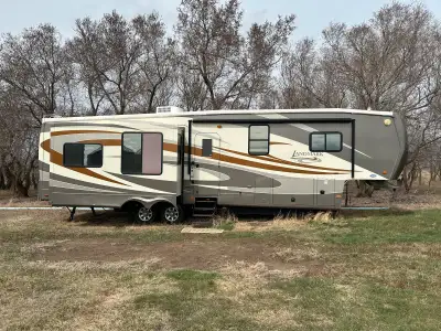 The Heartland Landmark is a luxury fifth-wheel camper known for its high-end features, comfortable l...