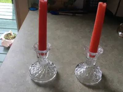 Chandeliers de table antique en crystal. Candle holders, View more