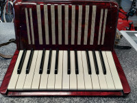 Honor Student II Accordion w/Case @ Cashopolis!!!!!