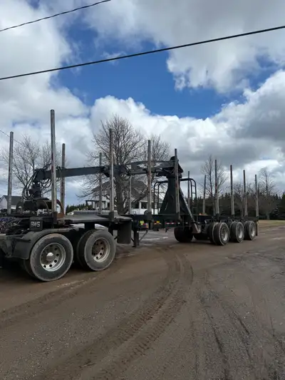 2022 BWS 46 ft 4 tier 108 wide log trailer with 2022 serco 7500 log loader/grippen grapple. Trailer...