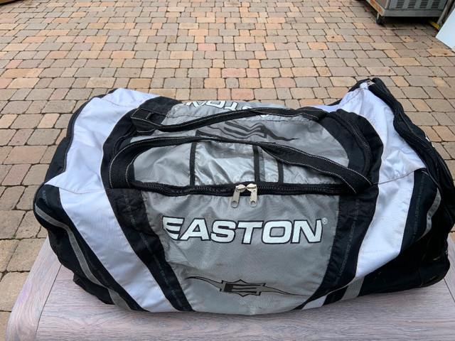 Large Hockey Bag and Equipment - Men's in Hockey in City of Toronto