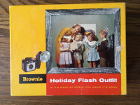 Camera – Kodak Brownie Holiday Flash
