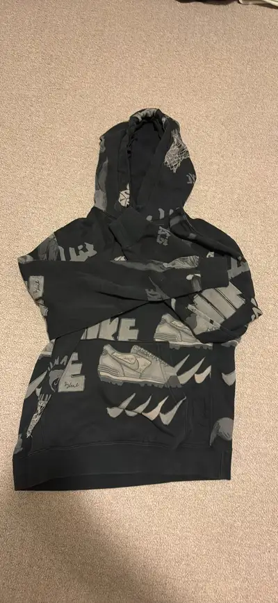 Nike sweater 13-15 year old boys medium , View more