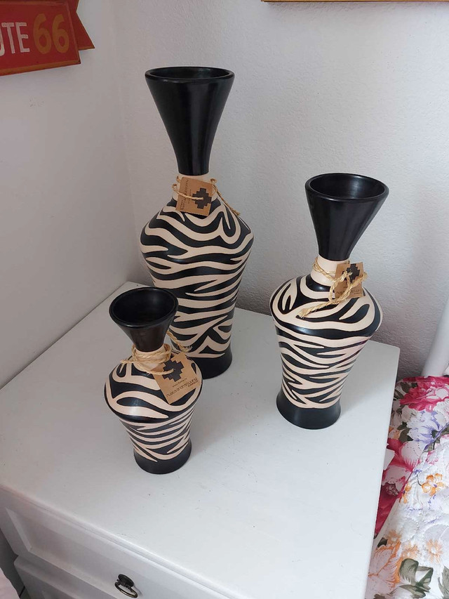 Black and white vases  in Home Décor & Accents in Calgary