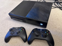 Xbox one with two controllers（inclusive all games ）
