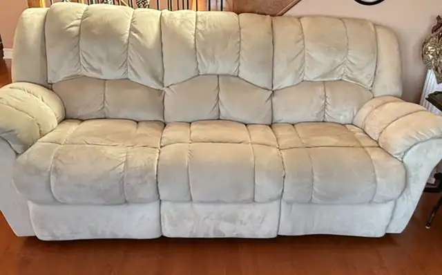 3-piece Reclining Couch Set in Couches & Futons in Kingston - Image 5