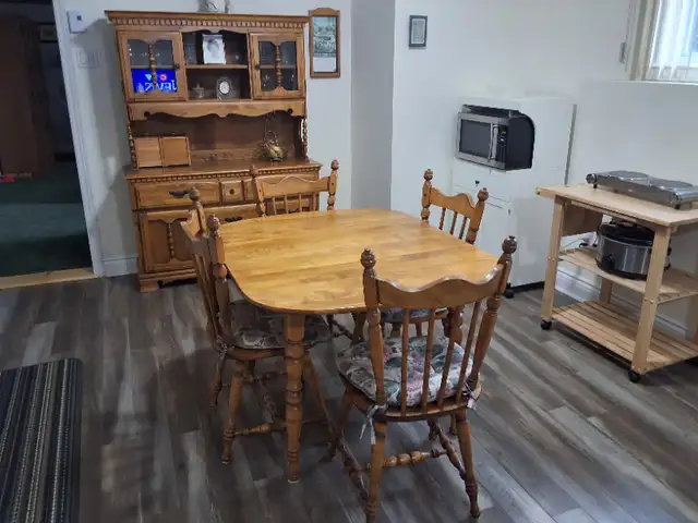 dining room set in Dining Tables & Sets in Moncton - Image 6