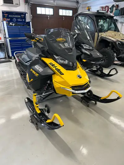 2025 Skidoo MXZ Neo+ 600, extended warranty until November 2027, 457 kms, extras include ice scratch...