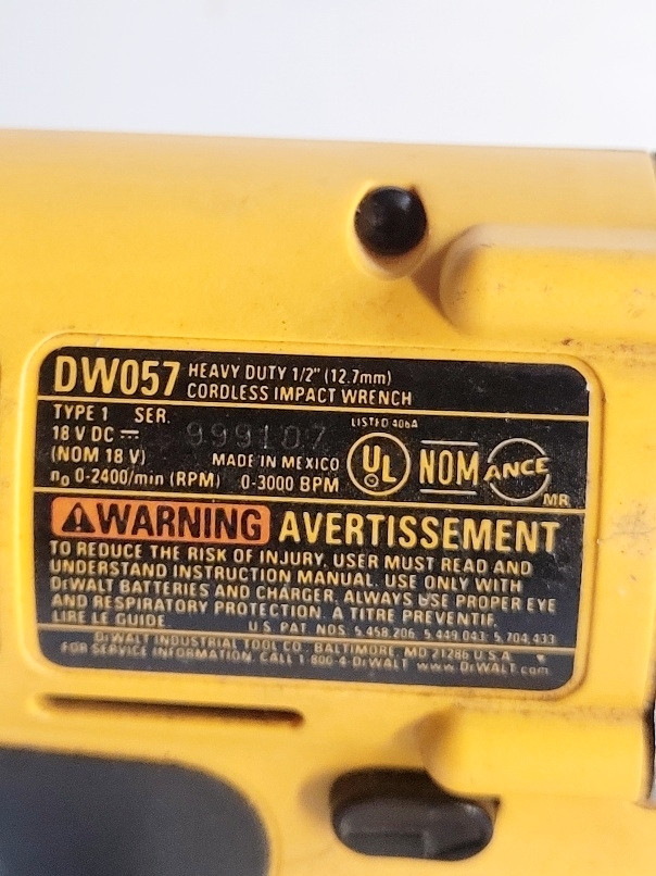 DeWalt DW057  Heavy Duty 18V 1/2" Impact Wrench- TOOL ONLY  dans Outils électriques  à Ville de Montréal - Image 2