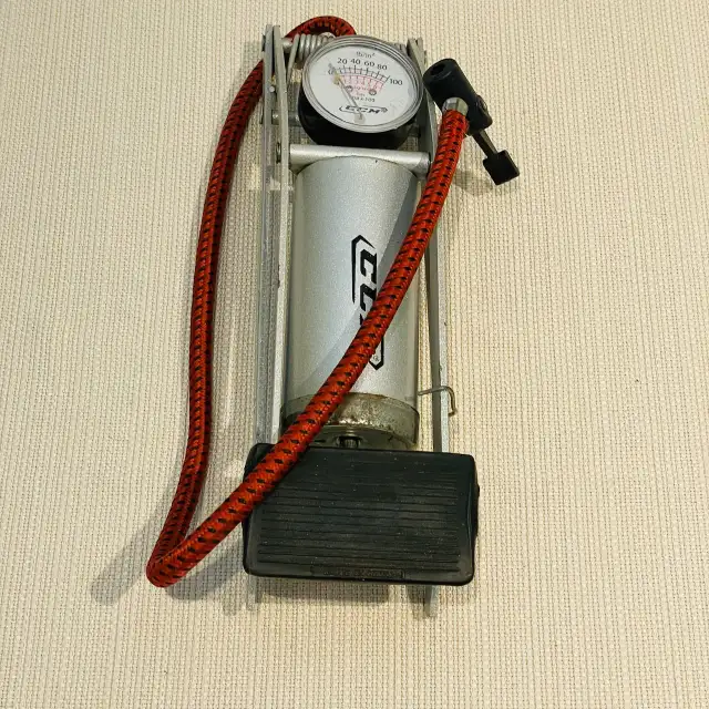 CCM Bike Foot Pump in Road in Markham / York Region - Image 2