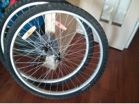 PAIR OF MOUNTAIN BIKE WEELES 26X1.95 IN BNEW COND.