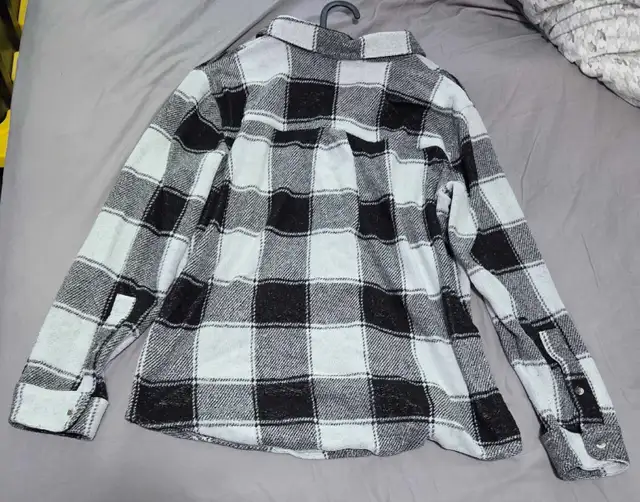 Time and Tru Women's Black & White Plaid Button-Up Shirt Jacket in Women's - Tops & Outerwear in City of Halifax - Image 7