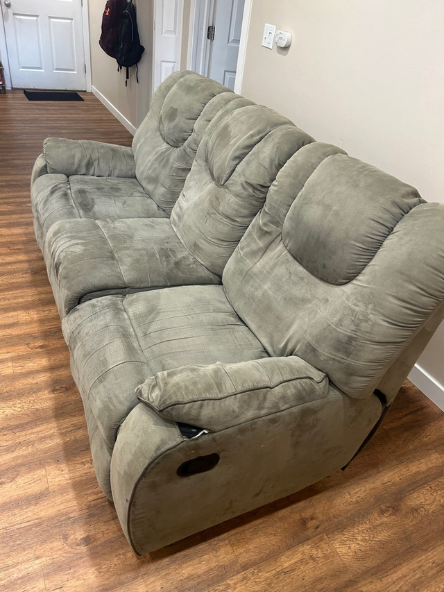 Recliner for sale! in Chairs & Recliners in Saskatoon - Image 2