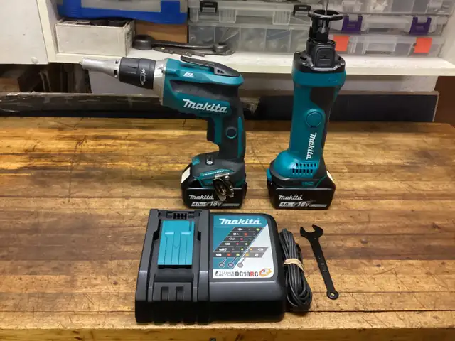 MAKITA LXT 18v BRUSHLESS DRYWALL SCREWGUN and CUT-OUT TOOL KIT in Power Tools in Barrie - Image 4